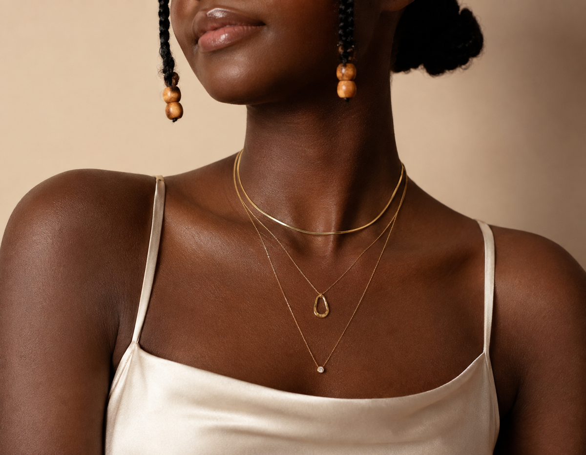 The Jewelry Details That Finish an Everyday Look